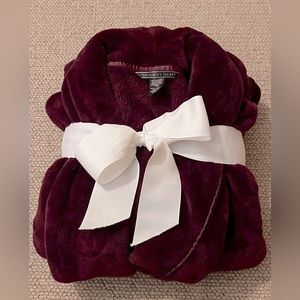 NWOT Victoria’s Secret Plush Embossed Robe,          Size XS/S